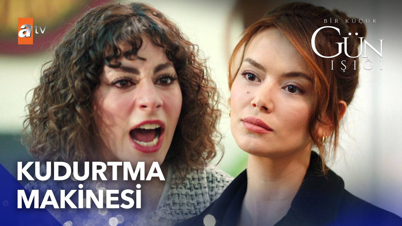 Elif, Ayazlara bomba gibi düştü! - Bir Küçük Gün Işığı 17. Bölüm