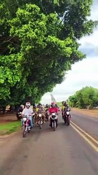 Umuaramenses distribuem doces em Serra dos Dourados e fazem festinha para criança