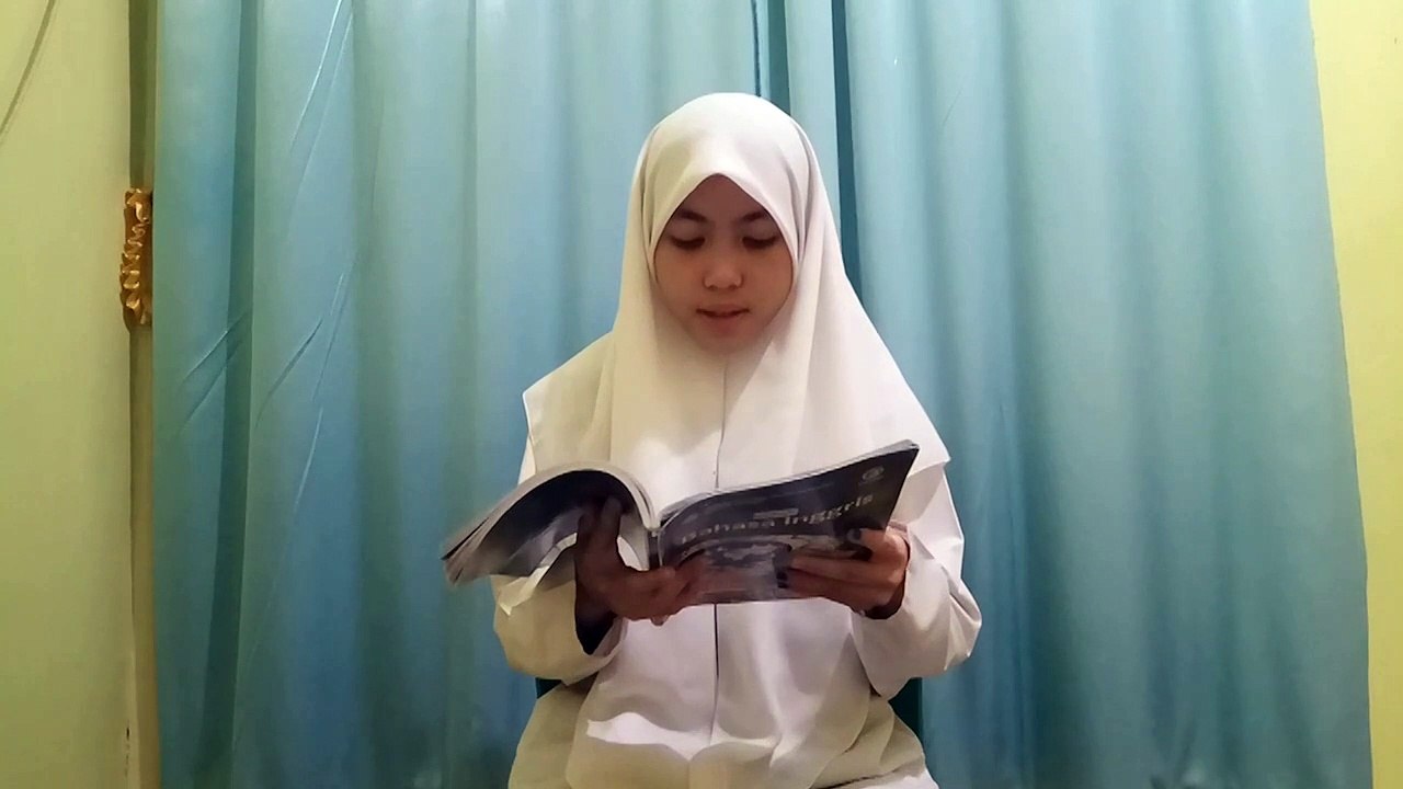 PRESENTASI TUGAS SEKOLAH MEMBACA DAN MENTERJEMAH TEKS BAHASA INGGRIS