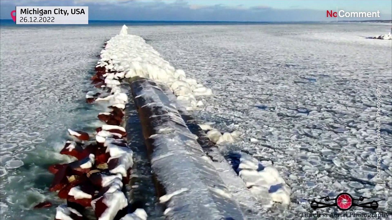 USA: Wintersturm formt faszinierende Eisskulpturen im Michigansee