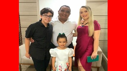 Professoras cantam ‘Como é Grande o meu Amor por Você’ em homenagem ao prefeito de Monte Horebe
