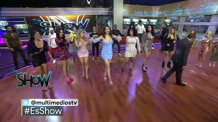 'Floresita' sorprende con sensual escote azul