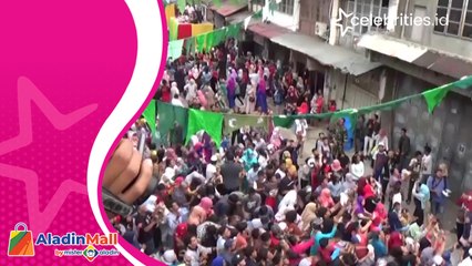 Intip Tradisi Serak Gulo di Padang, 4 Ton Gula Ditebar untuk Warga