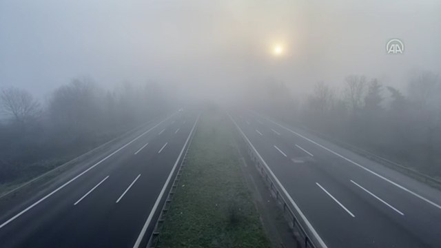 Anadolu Otoyolu'nun Düzce kesiminde sis görüş mesafesini düşürdü