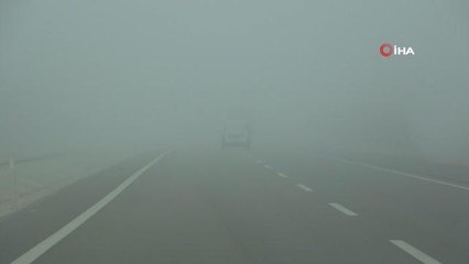 Aksaray'da yoğun sis görüş mesafesini 20 metreye düşürdü