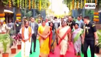 Watch: President Droupadi Murmu Offer Prayers At Srisailam Temple