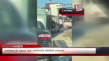 Maltepe'de kapısı açık minibüste tehlikeli yolculuk