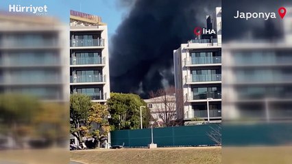 Japonya'da yanan fabrikadan çıkan dumanlar gökyüzünü kapladı