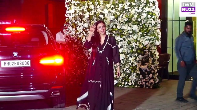 Shah Rukh Khan, Kartik Aaryan, Tabu, Aayush, Arpita & Sonakshi Sinha At Salman Khan's Birthday Party