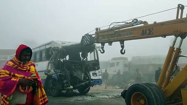 कोहरे से मचा कोहराम: धुंध में एक साथ टकराए छह वाहन, एक की मौत, पांच घायल