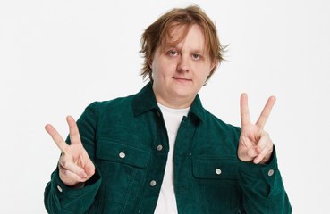 Lewis Capaldi quer 'encher a cara' no período festivo