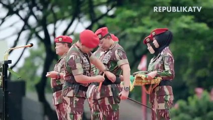 Kopassus Sematkan Baret Merah ke Kapolri