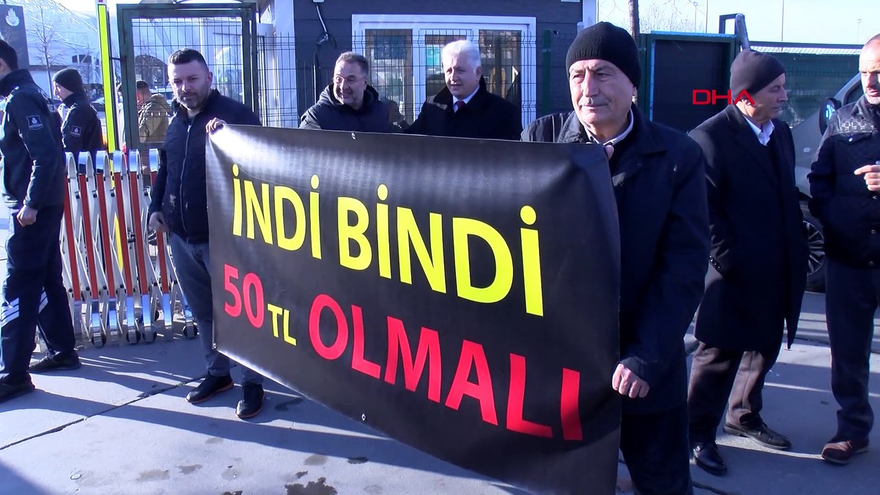 Bizleri ilgilendiren bir şey yok ne de olsa sadece Araplar binebiliyor! Zam geleli 1 saat oldu ama Eyüp Aksu yine zam istedi! Vatandaşlar isyan ediyor