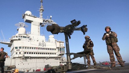 Le porte-avions Charles de Gaulle, une ville de 42.000 tonnes
