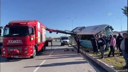 KAHRAMANMARAŞ - Halk otobüsünün devrilmesi sonucu ilk belirlemelere göre 8 kişi yaralandı