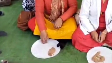 सीहोर: संविदा स्वास्थ्य कर्मियों ने खाया भूसा, जताया विरोध प्रदर्शन...