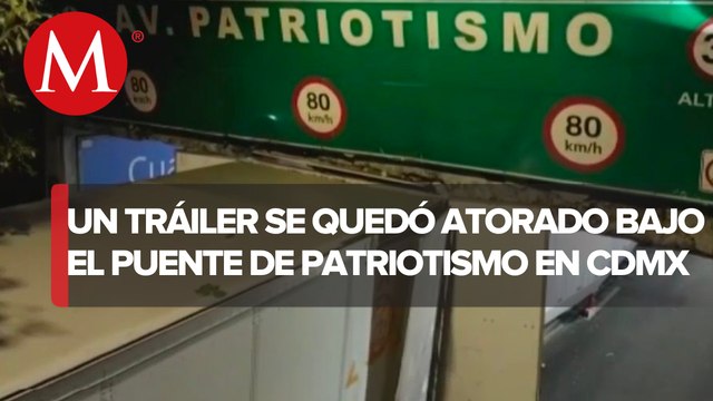 Tráiler se atora sobre Viaducto y Av. Patriotismo; buscar vías alternas
