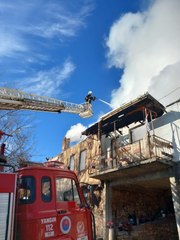 Karabük'te çıkan yangında bir ev kullanılamaz hale geldi