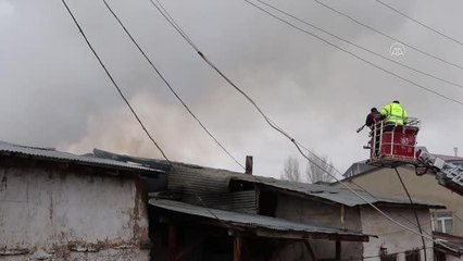 Yangınlarda 5 ev ile 1 ahırda hasar oluştu