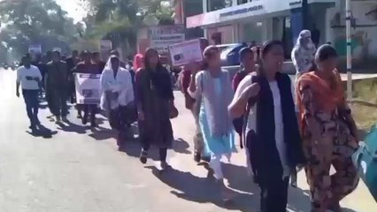 अलीराजपुर: संविदा स्वास्थ्य कर्मचारियों की हड़ताल जारी,काले कपड़े पहन किया विरोध