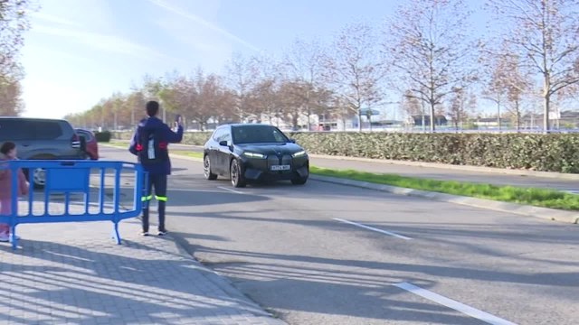 El público ha querido apoyar a los jugadores del Real Madrid a su llegada y salida de Valdebebas