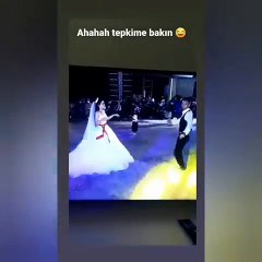 Düğünde damadın kız arkadaşları sahneye davet edilince...