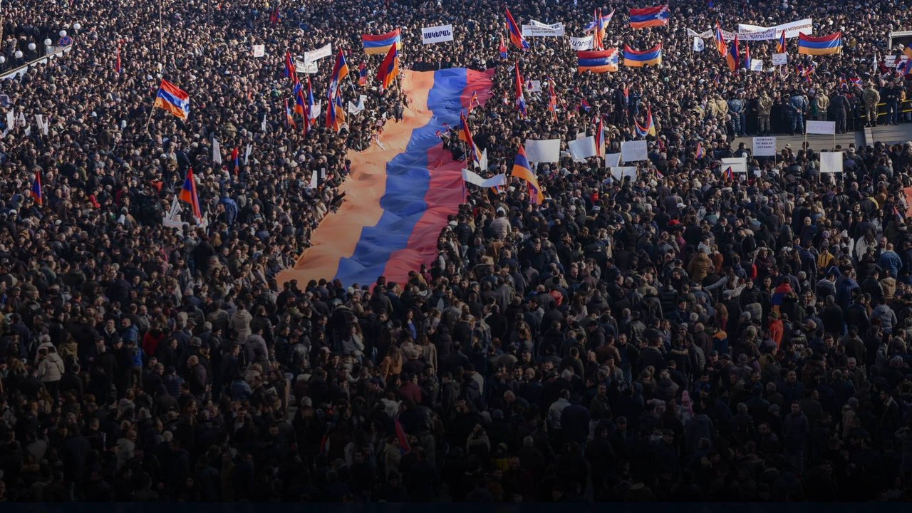 HautKarabakh Des milliers de manifestants s'opposent au blocage du