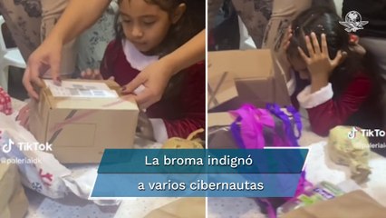 Niña recibe regalo navideño de broma y está fue su reacción 