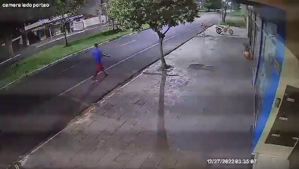 Umuarama: Bandido acompanhado por cachorro furta moto na avenida Parigot de Souza
