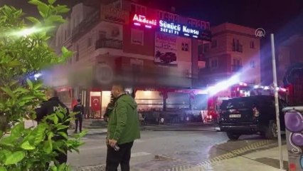 Kafede çıkan yangında 3 kişi dumandan etkilendi