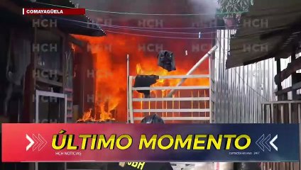 ¡Incendio reduce a cenizas vivienda en la capitalina col. Mery de Flores!