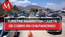 Gran afluencia vehicular en la caseta de Chilpancingo, Guerrero