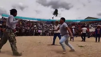 Los residentes de Cuzco despiden el año a puño limpio en el festival anual de Takanakuy