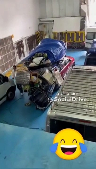 Cette famille a chargé sa voiture un peu trop... beaucoup trop