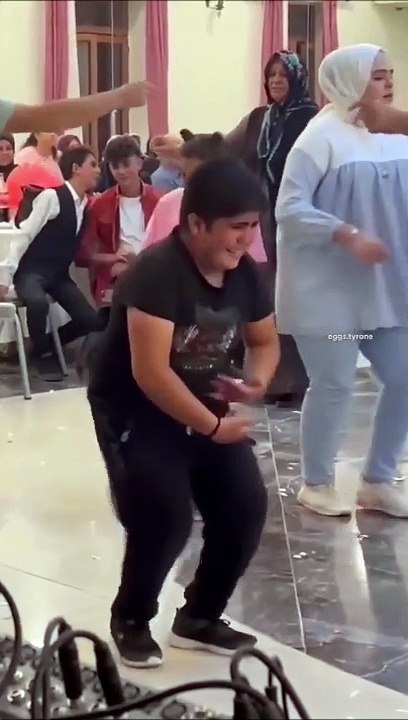 La tête de ce jeune qui danse : mythique