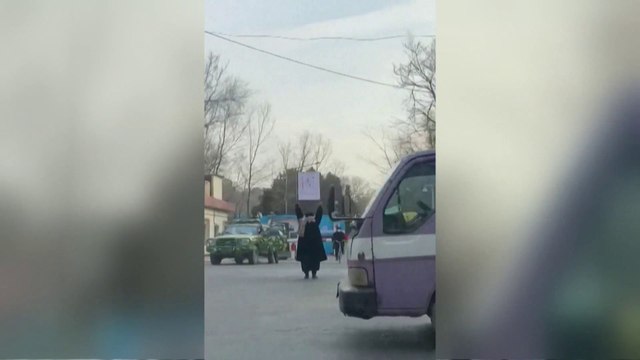 العربية 360 | فتاة أفغانية عمرها 18 عاما تتحدى وحدها حركة طالبان