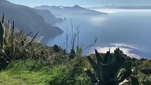 Le Eolie con sole con vista sull’Etna con la neve.