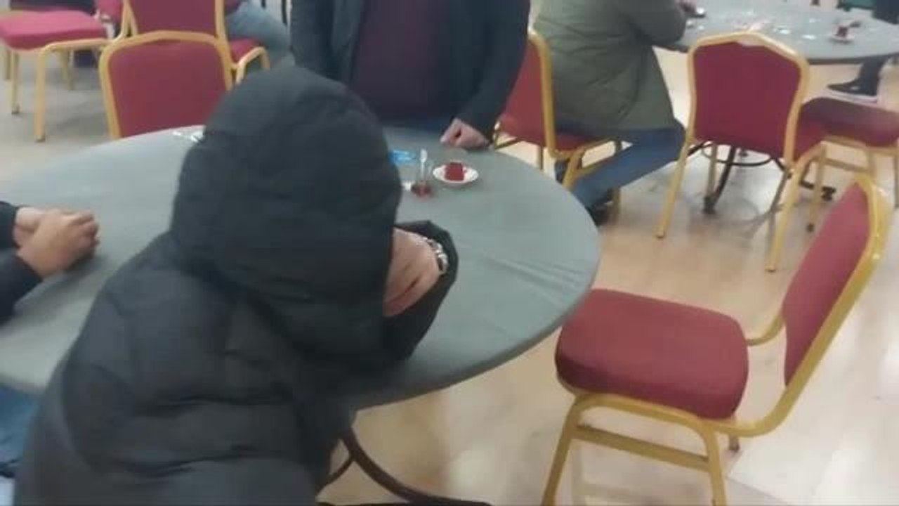 İzmir'de Kumar Operasyonu: 130 Kişiye Toplam 236 Bin 470 TL Para Cezası Kesildi