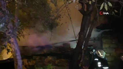 Müstakil evde çıkan yangın, mahalleliyi sokağa döktü