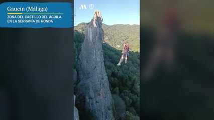 Rescate de una senderista atrapada en una tirolina a gran altura en Gaucín (Málaga)