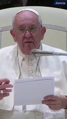 Papa Francesco: "Il trono di Gesù sono la mangiatoia e la Croce"