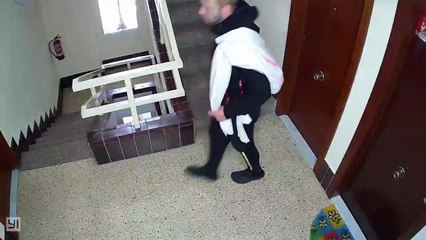 Un ladrón en Sant Adrià accede a las viviendas