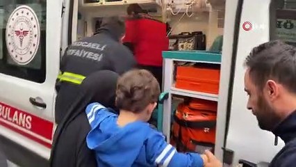 3 yaşındaki miniğin parmağı otobüsteki demir boruya sıkıştı