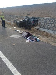 KIRIKKALE'DE TAKLA ATAN OTOMOBİL, TERS DÖNDÜ 1 ÖLÜ, 3 YARALI --