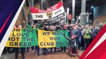 Menang Lawan Nottingham Forest,  Suporter Manchester United Demo 'Usir'  Glazer dari Old Trafford