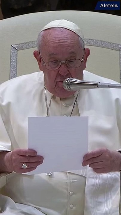 Papa Francisco pede orações para Bento XVI