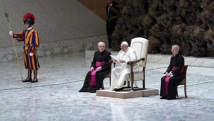 Tải video: El papa Francisco pide oraciones para Benedicto XVI que 