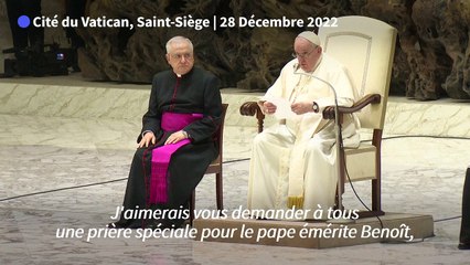Le pape annonce que Benoît XVI est "gravement malade" et prie pour lui