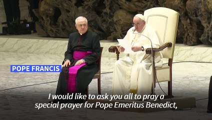 Tải video: Pope says ex-pontiff Benedict 'very ill', prays for him