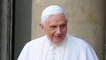 GALA VIDEO - Benoît XVI "gravement malade” : le pape François alarmiste sur l’état de santé de son prédécesseur
